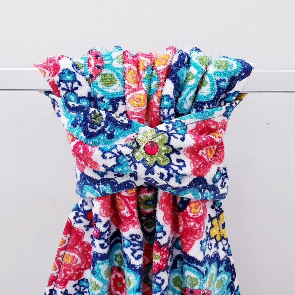 💟🤍#0930-B New! FLORAL #2 Hang'N'Snap HAND Towel+RED JEWEL SNAP